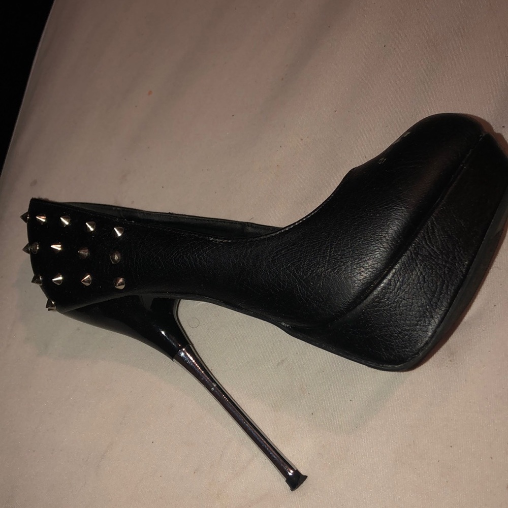 Awesome Black heel